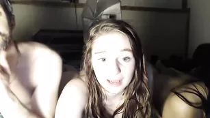 Заводная курва Mermmaid трахает анал пробкой