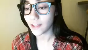 Соблазнительная курва Beryl18 трахает пизду секс игрушкой