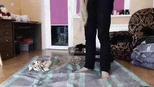 Плохая дамочка Vickypeaches наслаждается анальной дрочкой