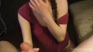 Распутная брюнетка GemmaLynx сосет хуй