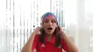 Фанатка Реала Annietaylor_cb мастурбирует пизду