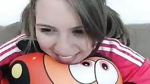 Фанатка Реала Annietaylor_cb мастурбирует пизду