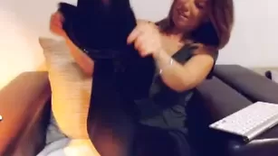 Неповторимая Dominiqueeee показывает прелести в одежде