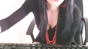 Незабываемая Sandrahorny показывает стройные ножки