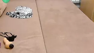 Tanechka12 мамашка примеряет игрушки в пилотку