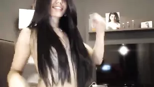 Детка Capricededieu раздевается на камеру