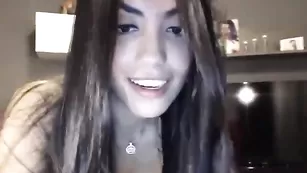 Детка Capricededieu раздевается на камеру