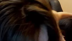 Кокетливая телочка Koketochka555 смачно теребит пилотку