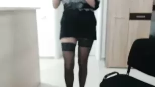 Взрослая красотка Sandrahorny занимается дрочкой