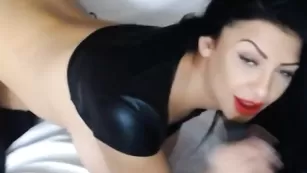 Шикарная пассия Lustfulbeauty разминает вагину секс игрушкой
