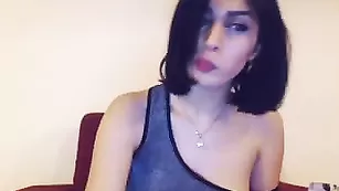 Красивая девка Iran_Persian общается в чате