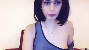 Красивая девка Iran_Persian общается в чате