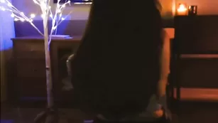 Чудная брюнетка Mila_ массирует соски