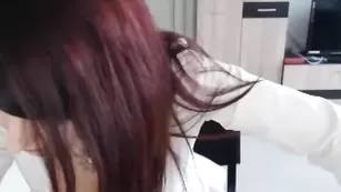 Изящная Sandrahorny расставляет худенькие ножки