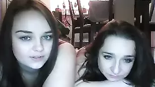 Сексуальные телки Wearethebestinthissite принимают ванну