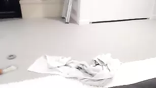 Сногсшибательная пассия Adrian_Maow ласкает мокрую киску