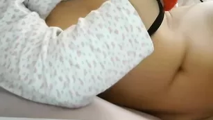 Горячая стерва Hot_amore_3333 массирует вагину
