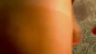 Аппетитная стерва Sashkkka показывает сочные титьки