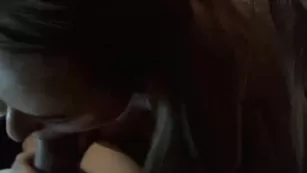 Сочная детка Eroticfetishism отсасывает хуй и не только