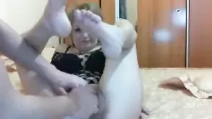 Взрослая блонда Gabytzablondy делает минет