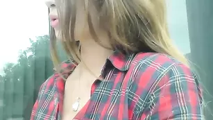 Шикарная самка Hot4u2see жестко дрочит анал