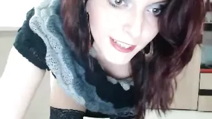 Задорная баба Sandrahorny демонстрирует бритые отверстия