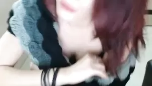 Задорная баба Sandrahorny демонстрирует бритые отверстия