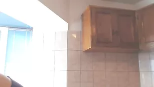 Строптивая модель Angyeangel смачно дрочит пизду