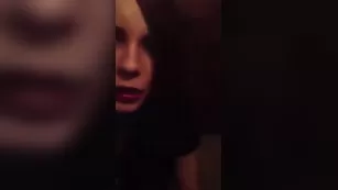 Манящая куртизанка erotic whisper снимает себя на телефон