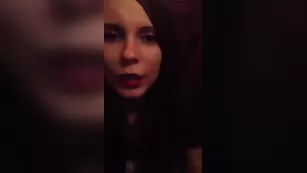Манящая куртизанка erotic whisper снимает себя на телефон