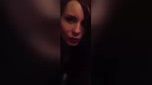 Манящая куртизанка erotic whisper снимает себя на телефон