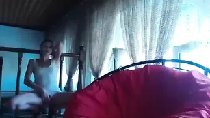 Милая дама LexiWet массирует влагалище