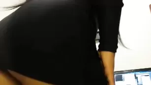 Восхитительная шваль Dalynnda25 не прочь показать задницу