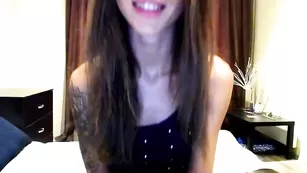 Шмарина Adelisssx показывает классную задницу