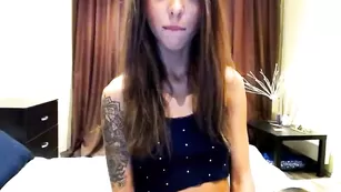 Шмарина Adelisssx показывает классную задницу