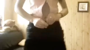 Блаженная чертовка Kissme4sex тискает вагину