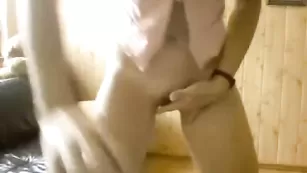 Блаженная чертовка Kissme4sex тискает вагину