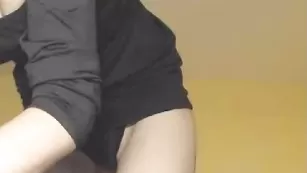 Игривая куколка Chikyslips показывает киску