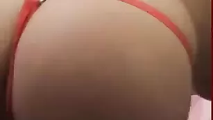 Фантастичная соска BlondiCat облизывает резиновый пенис