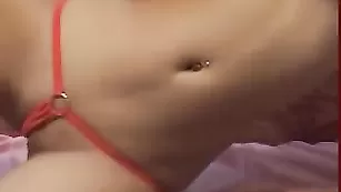 Фантастичная соска BlondiCat облизывает резиновый пенис