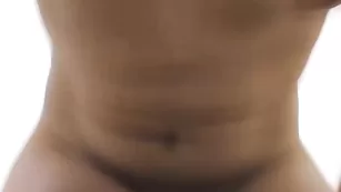 Жаркая куколка Chloe_norgaard мастурбирует бритую пизду