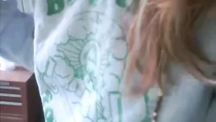 Кокетливая бестия Leiloo420 возбуждает классной попкой