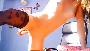 Знойная шкура Missela кончила струей на игрушку