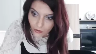 Чарующая курва Sandrahorny показывает нижнее белье