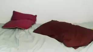 Изумительная бабенка Sexydoll92 трахает пальчиками задницу
