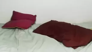 Изумительная бабенка Sexydoll92 трахает пальчиками задницу