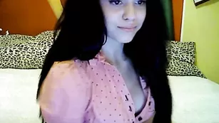 Изумительная кобыла xxxevaxxx танцует стриптиз