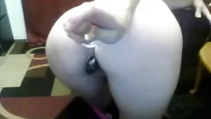 Зачетная телочка Eatthebooty420 дрочит обе дырочки