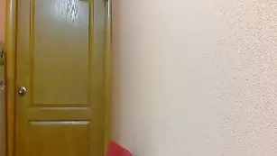 Удивительная стерва Sashkaa22 потрахивает сочные дырки