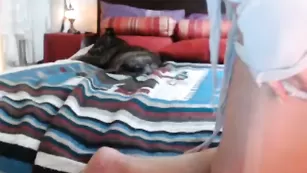 Не молодая Feelingalittleplayful показывает ножки